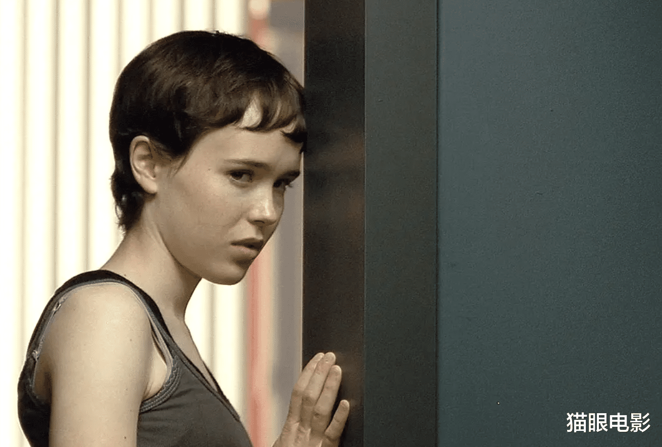 盗梦空间|33岁盗梦空间女主变身小伙子，西装短发个性十足，网友：认不出