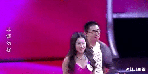 小姐姐|非诚勿扰：穷小伙遗憾离场，台下富婆却突然喊话：包你吃住20年！