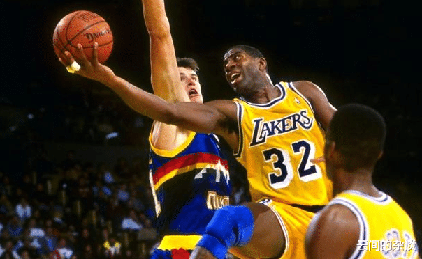 盖帽|盘点NBA8位球员生涯最高数据,现役一人上榜,谁的数据更豪华!