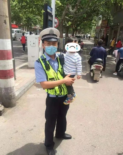 汝州广播电视台 高温下的汝州街头，发生这样一幕