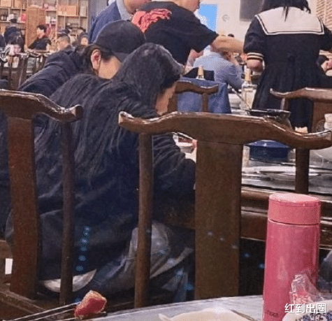 王大陆|分手了？王大陆生日直播未承认蔡卓宜女友身份，面露尴尬直言只想工作