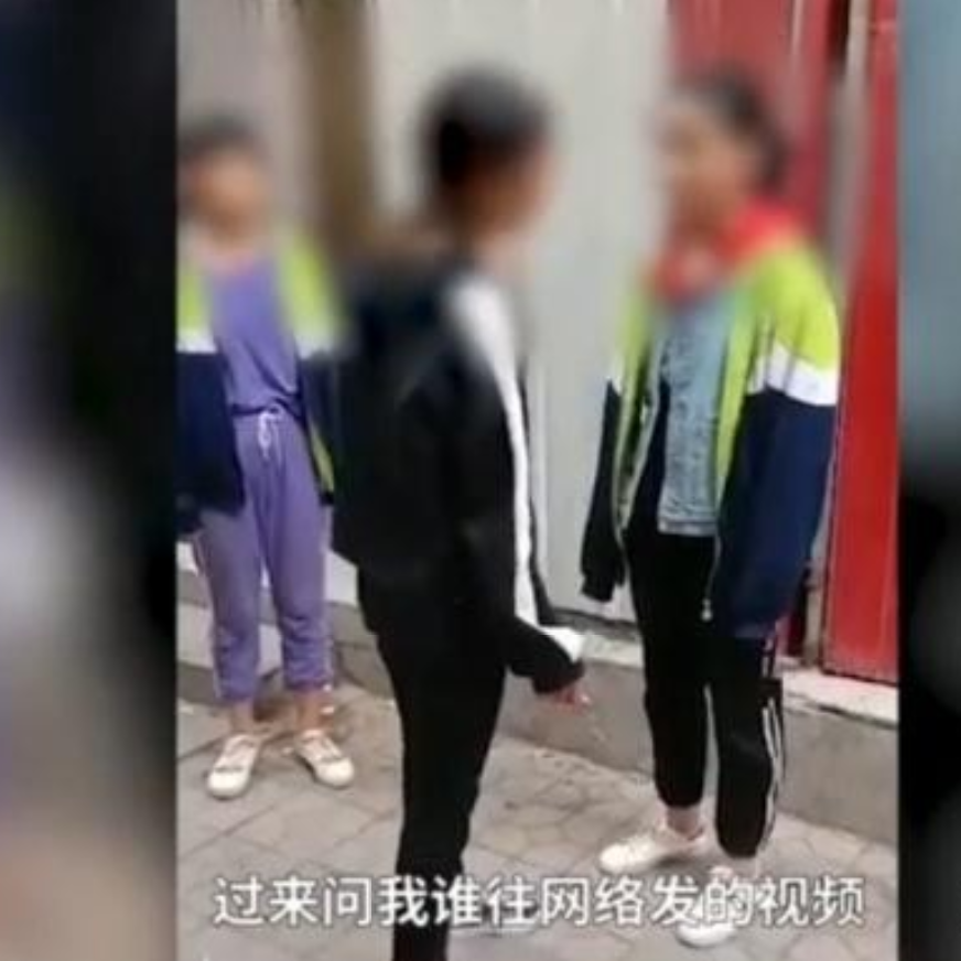 城市谈 4分钟扇36个耳光！保定女初中生被殴打视频曝光，学校质问家长