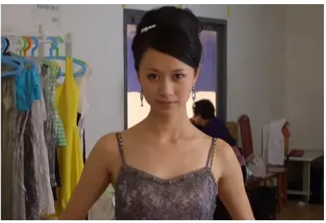 倪虹洁|“一个女人没甩过100个男人是不完整的”:活成野猫的她,太爽了!