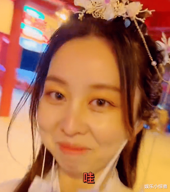 许敏|田静弟弟领3位美女遛弯,因不带郭威遭差评,网友:许妈生气啦