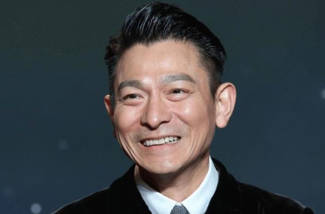 刘德华|刘德华关闭直播打赏功能，平台少赚几亿，他们为什么会允许？