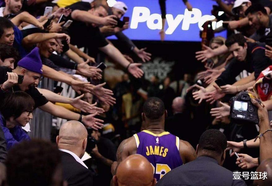 勒布朗·詹姆斯|怒撞对手+散步回防！詹姆斯输球输人，连创3项耻辱纪录