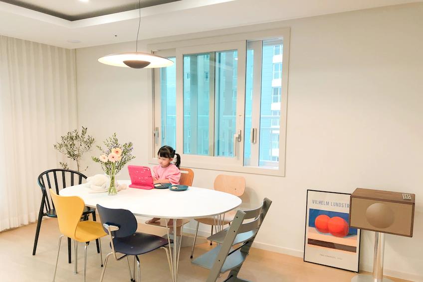 下次装修我也照着他家来,去客厅化不要电视,女儿房成了打卡区!