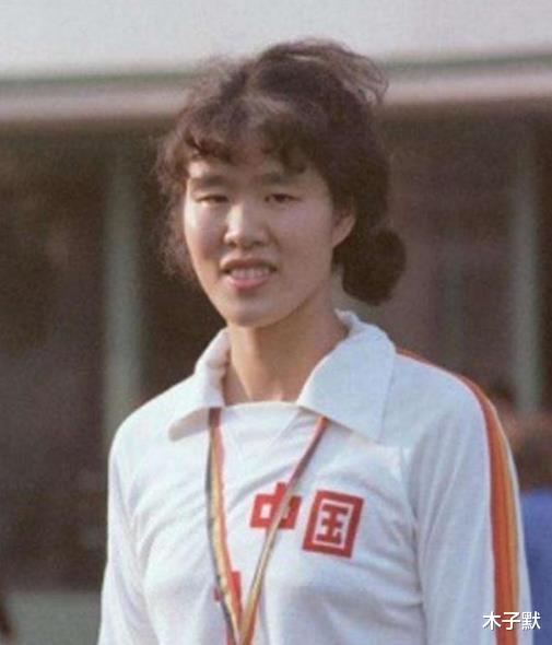 木子默|郎平离任第一天，给去世的老妈扫墓：多少子女，愧对父母