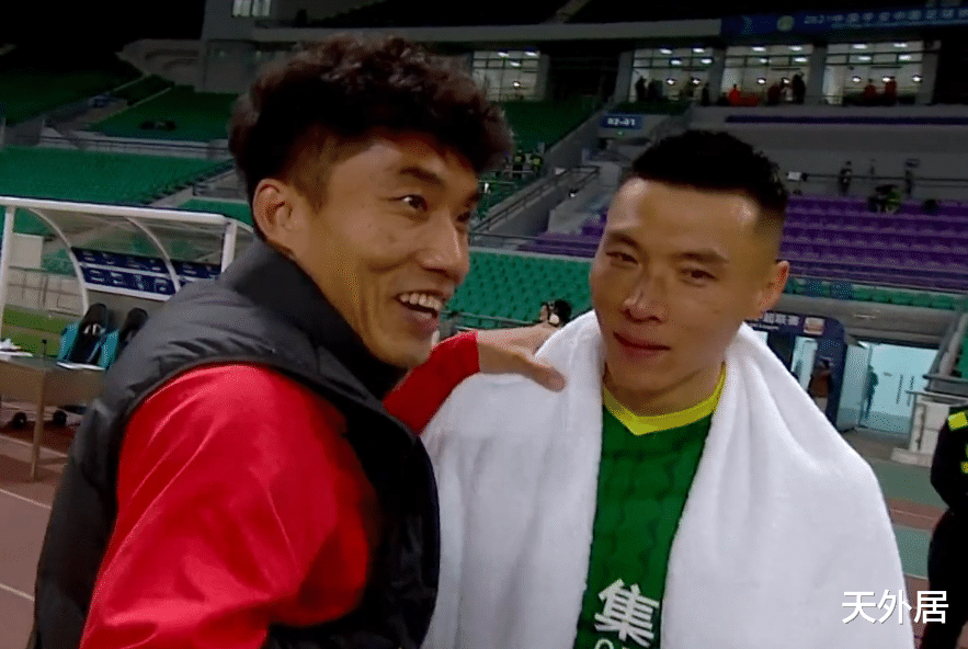 国足|国足神操作！全中国最会踢球的人齐聚：郑智+李金羽+肇俊哲一起上