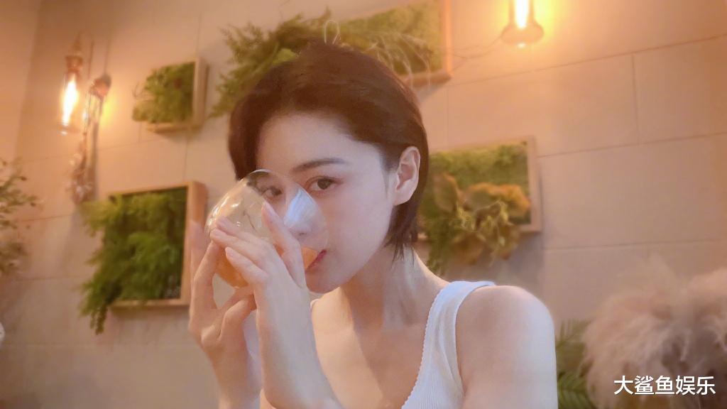 马伊琍|张馨予罕见高调晒老公帅照，穿国货潮牌配寸头侧颜帅过男明星