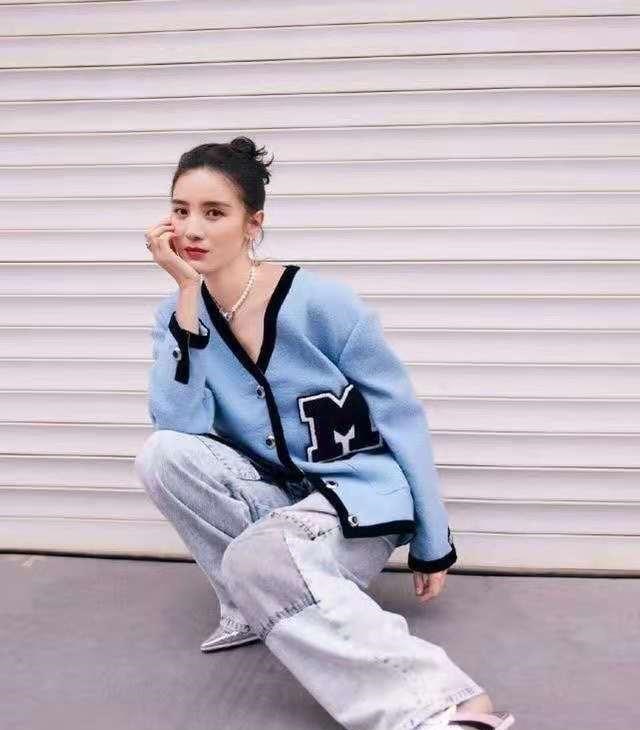 缘来妈咪|宋佳40岁素颜照曝光，与网友亲切合影，被赞接地气！