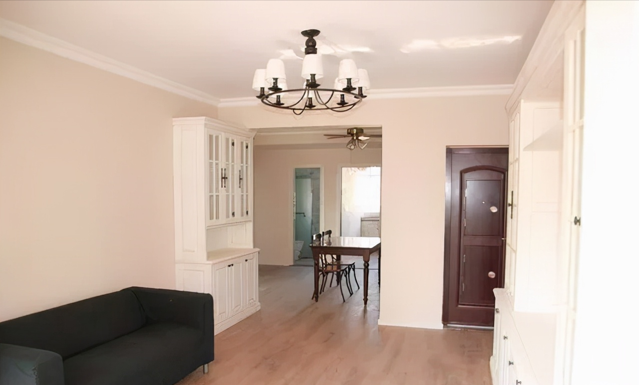 新房装修坚持不吊顶，满屋柜子带工带料花8万，大家看是否值得？