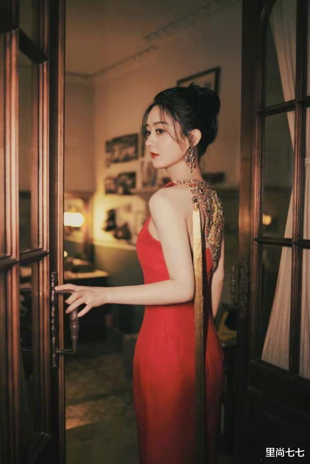 金婚|赵丽颖终于变大花，一袭红裙亮相美艳升级，转型成功更有熟女韵味