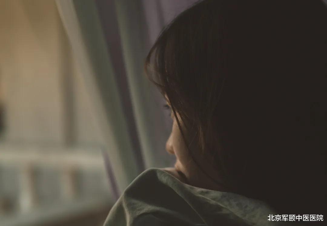 北京军颐中医医院|抑郁症——别再让他们在黑暗中游荡了！