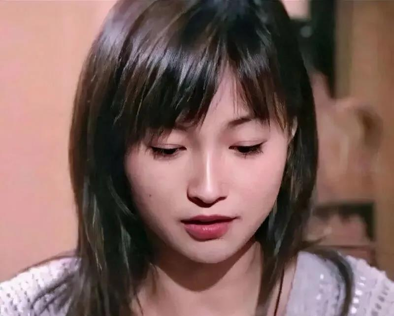 李绮红|昔日最甜港姐，“毁容式”近照曝光：爆红退圈的她如今怎么过成了这样？