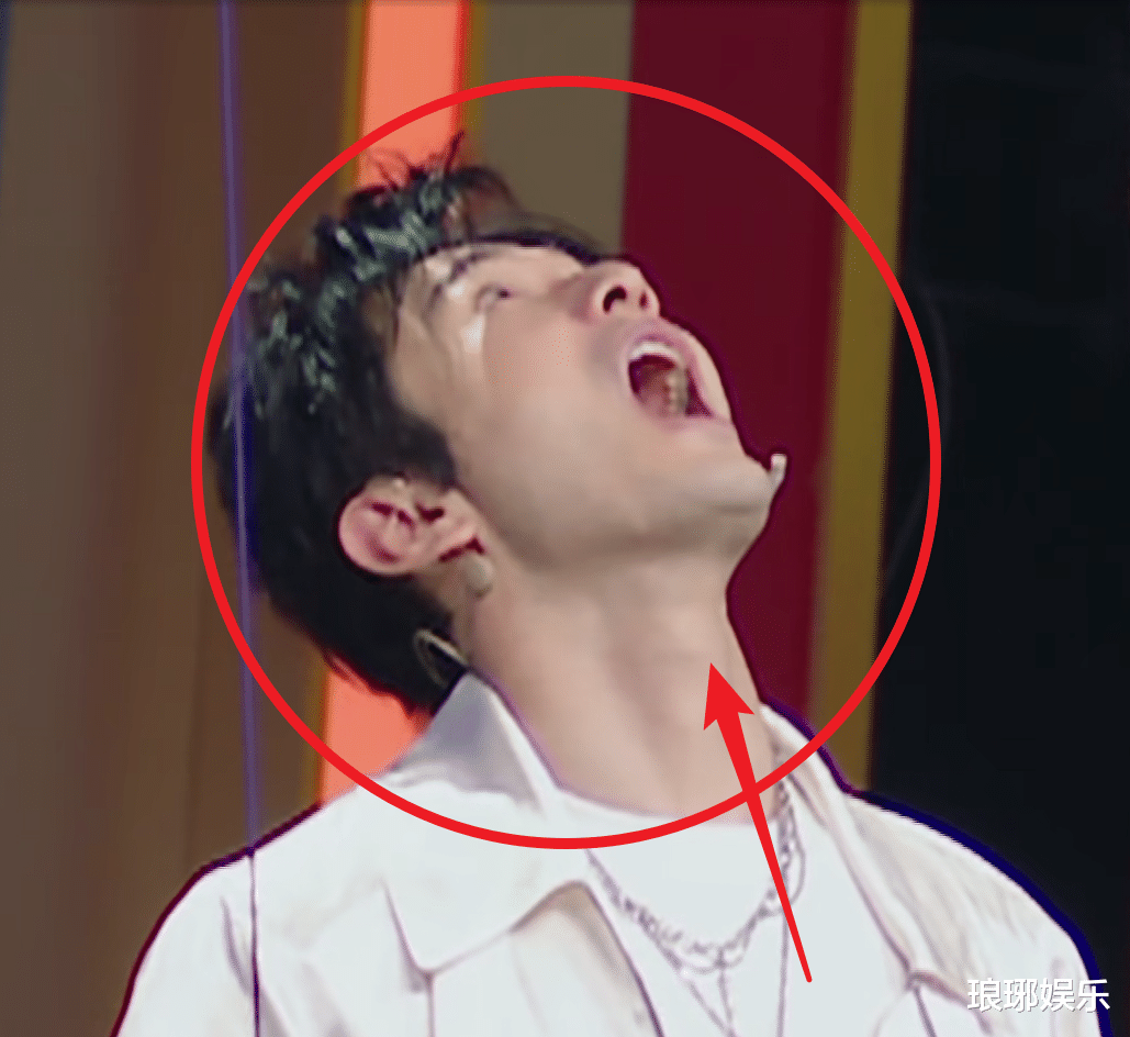 钟汉良|钟汉良被泼水卸妆后，46岁状态成焦点，沈腾都忍不住嫉妒了