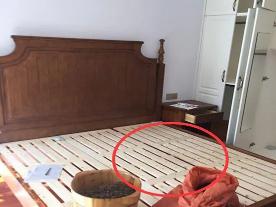 |108平新房装修结束，家具陆续上齐，客厅背景墙看着不丑但是土！