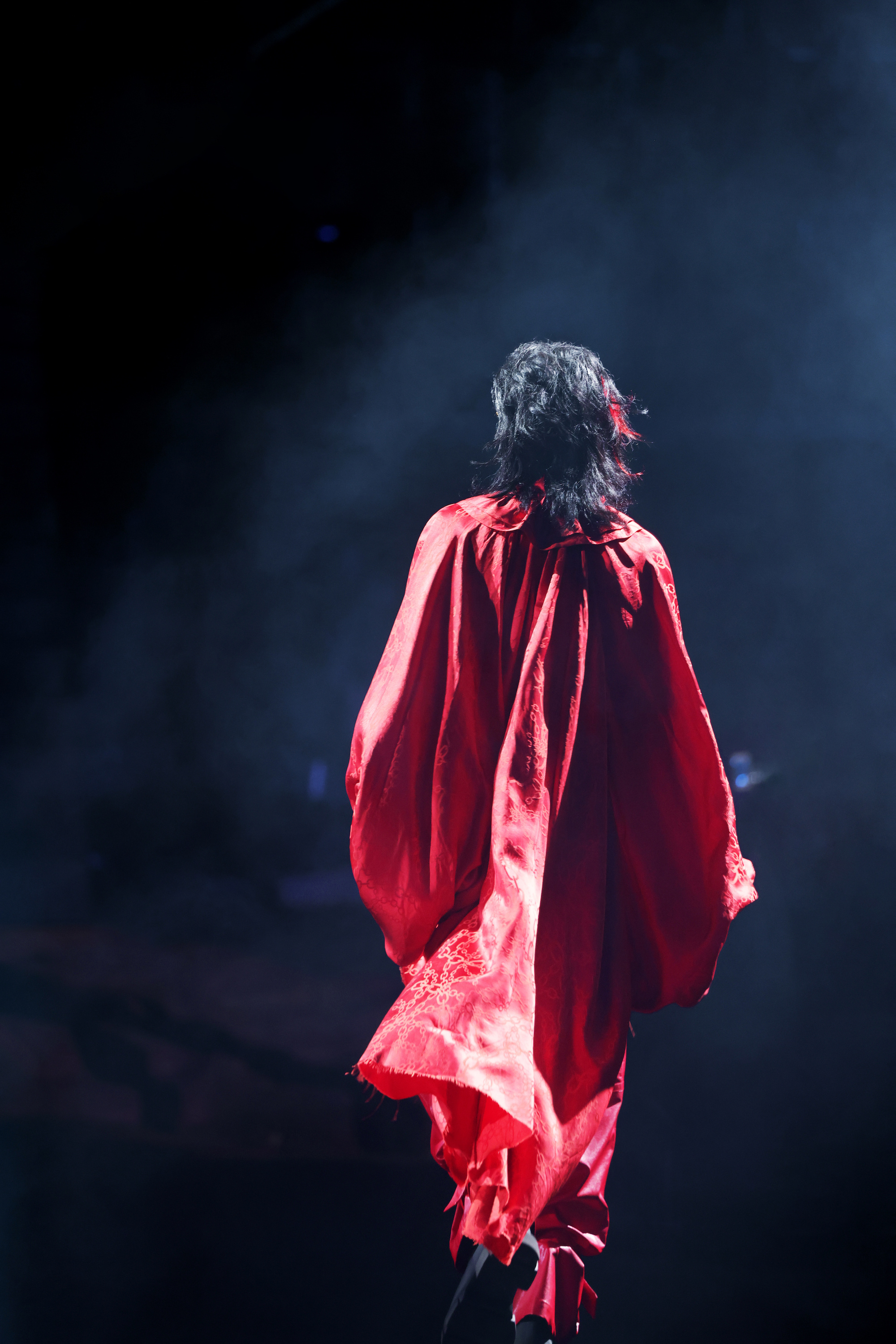 佟丽娅|红色因他而红,红诠释了他的轻狂与爱意张扬,红与华晨宇绝配