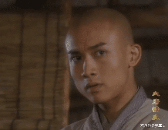 杨幂|清朝辫子装也帅就服这9位，又俊又苏不说，退圈都让人念念不忘