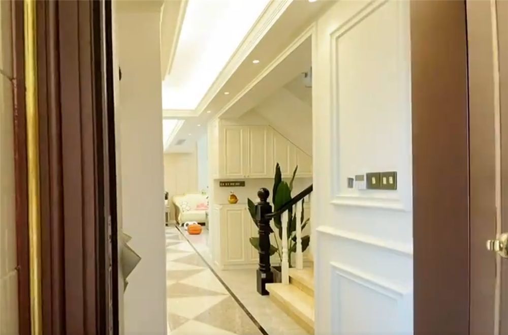 一家六口的405㎡顶层大宅:巧妙利用阁楼,装修出9室4厅5卫