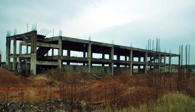 悦姐ya|江苏一烂尾楼“迎新生”，因强制停工被“举报”，现迎“接盘侠”