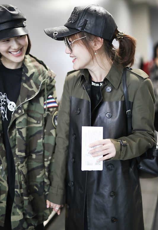 BiuFashion|胡歌眼光真好,前女友薛佳凝42岁依旧穿搭时尚,娃娃脸挺加分