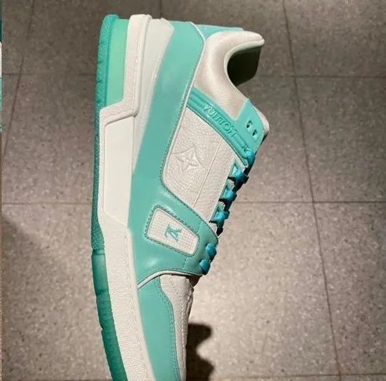 难舍离断|实拍奢侈品大牌trainer运动鞋细节对比,比阿迪耐克讲究,鉴定点更多