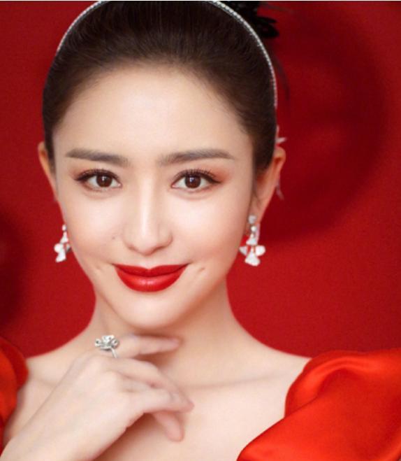 韩红|佟丽娅手镯31万，倪妮大衣3万，都比不过韩红暴瘦40斤