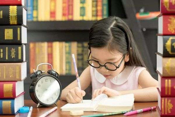 爱学习的禾禾妈|小学1年级,没家庭作业没考试了,孩子为何依然压力不减?