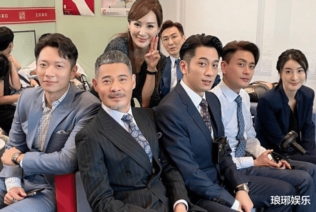 黄宗泽|港星真的很会保养，63岁苗侨伟和40岁黄宗泽同框，颜值引发热议