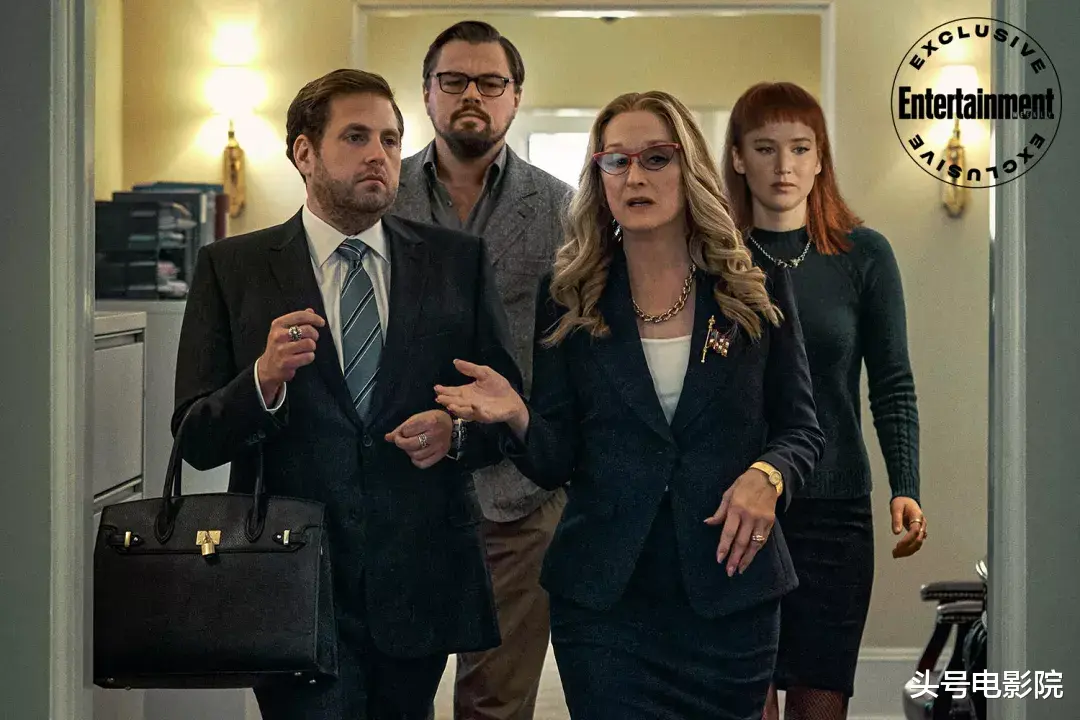 莱昂纳多·迪卡普里奥|47岁了，小李子该死的魅力！世界首富女友紧贴，贝索斯晒肌肉宣战