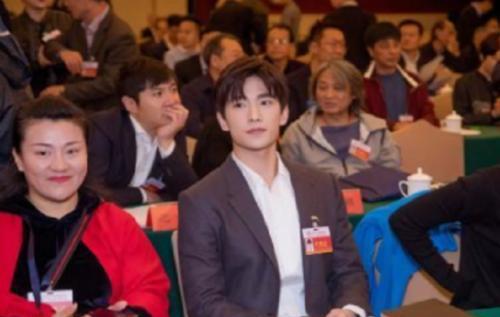 明星素颜|人民大会堂不许化妆，明星们真实颜值被打回原形，看到杨幂我醉了