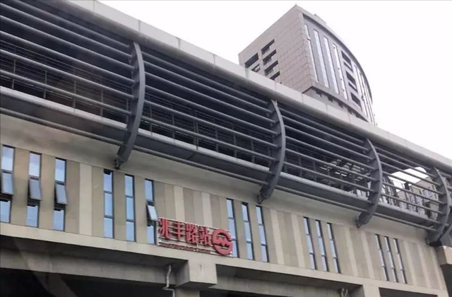 小喵姐|每当有特殊情况，跨省运营的11号线花桥段就会体现：毕竟不是上海