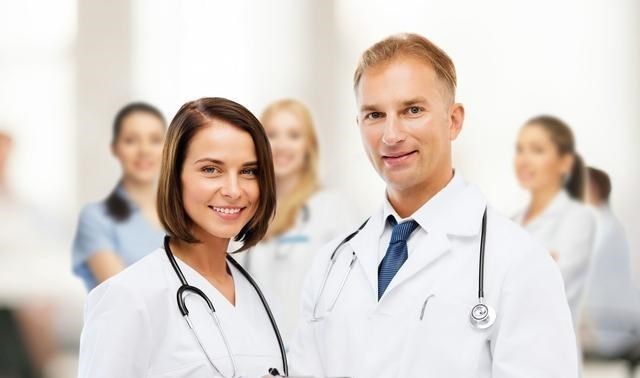 依科育儿吧|高考完后只有这2类人会选择学医，一类是学霸，另外一类则是他们