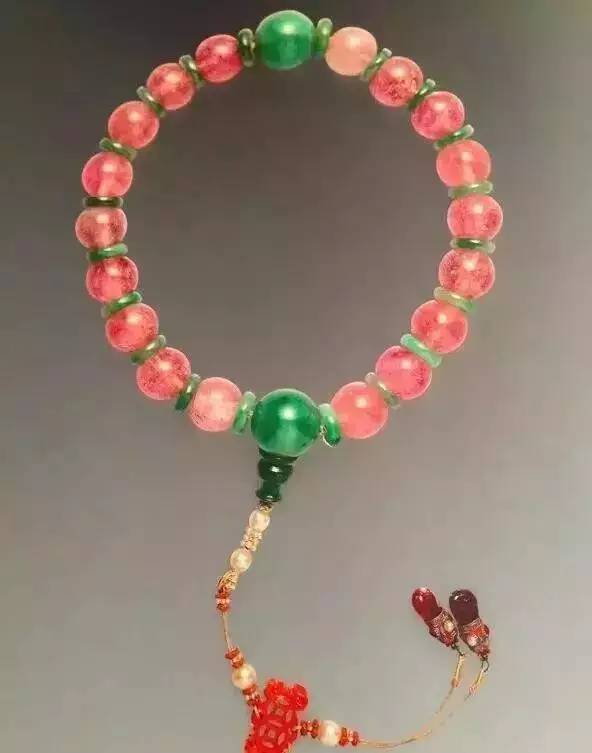 翡翠|慈禧爱不释手的清朝翡翠十八子为何能拍出172.5万高价？