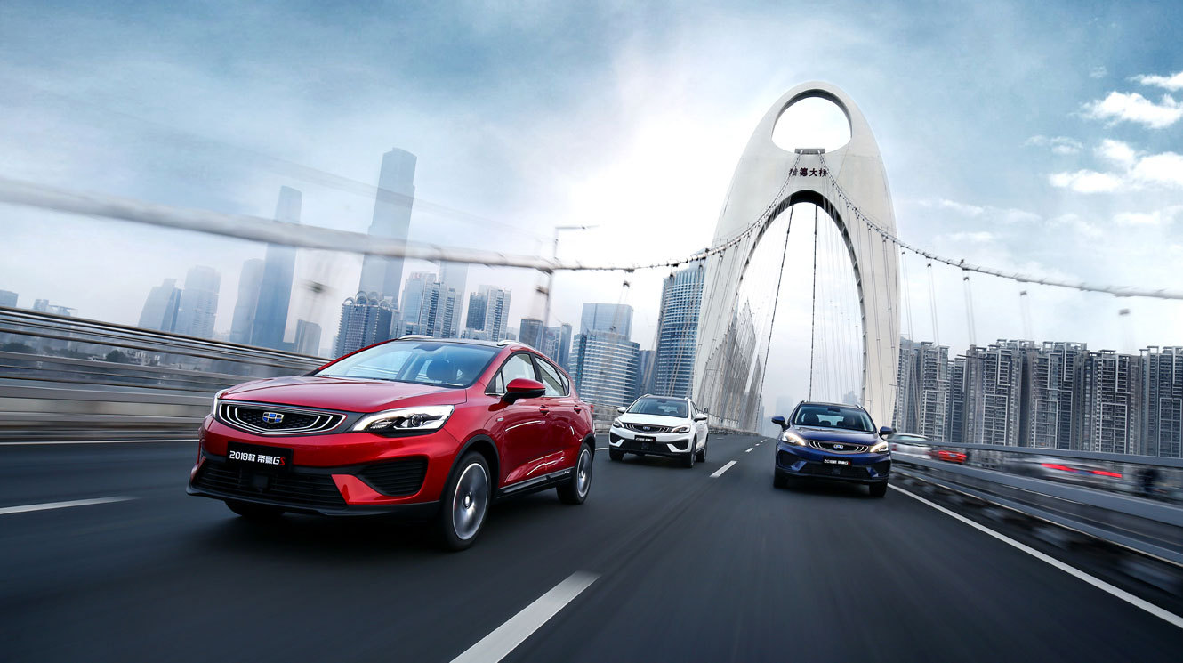 货车|一场车祸毁了一台车，却成全一个车企！它因顶起15吨货车一战成名