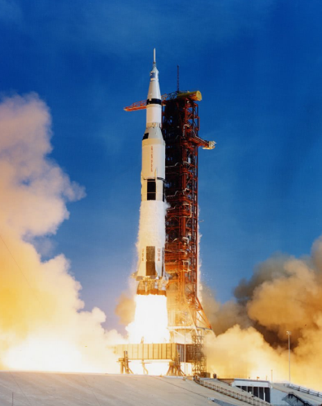 月球 月球表面被拍摄到行走的类人生命体，经多方证实，影像有可能为真实的！不公布真实照片是正确的，你认为呢？