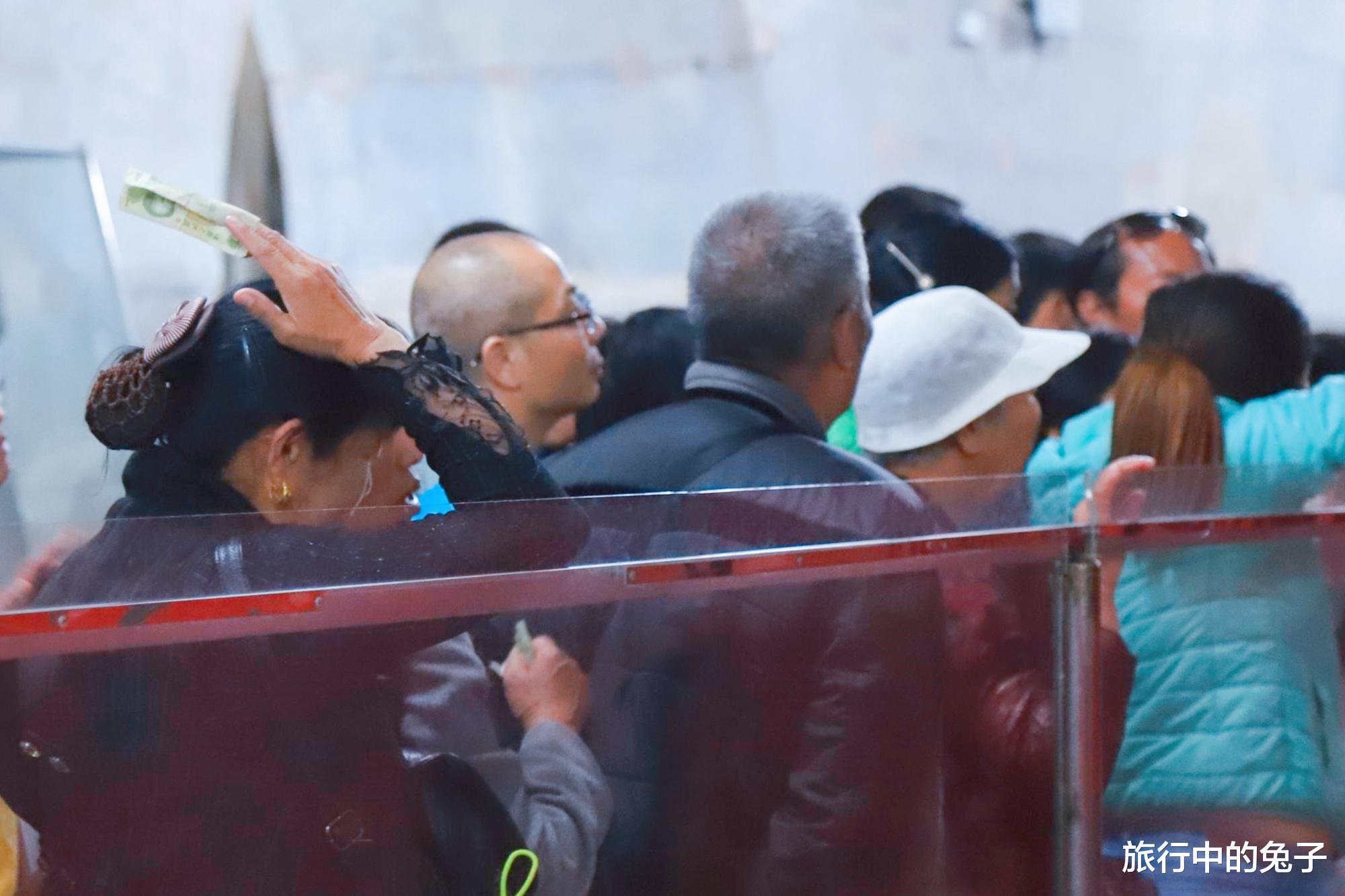 西藏 老外不懂“上车睡觉下车尿尿到景区拍照”的旅游方式，为啥受欢迎？