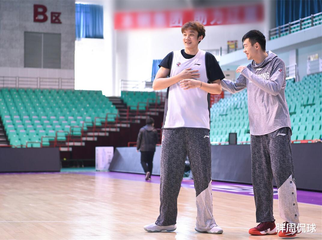 丁彦雨航|丁彦雨航王者归来!后撤步三分+腾空1米封盖,打破CBA争冠格局