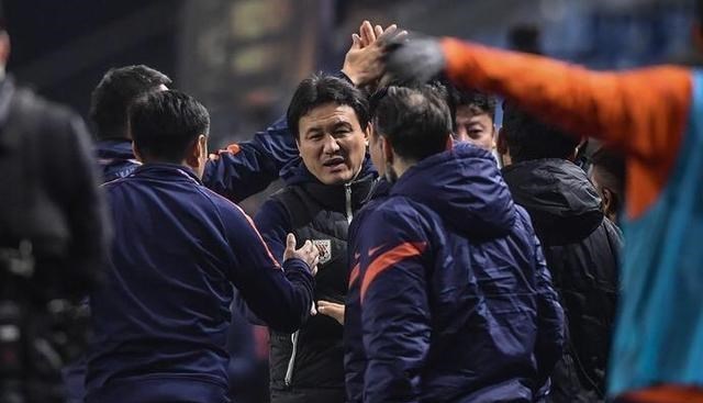 嘟小薯 神操作!足协官方再发奇葩新决定,山东泰山又吃亏了!