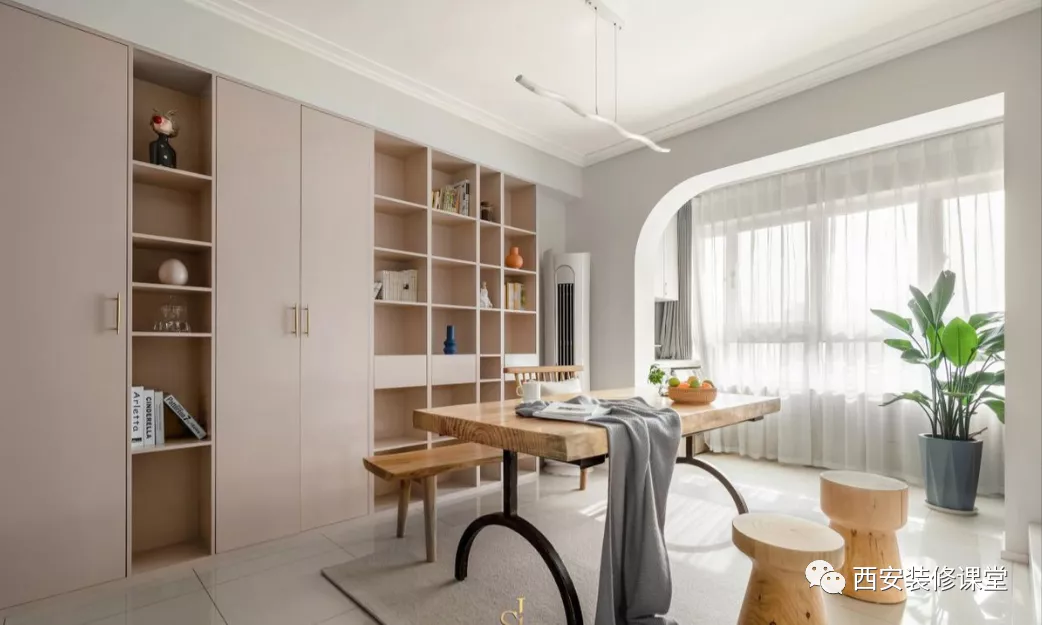 客厅不要传统，长条桌布局可好？