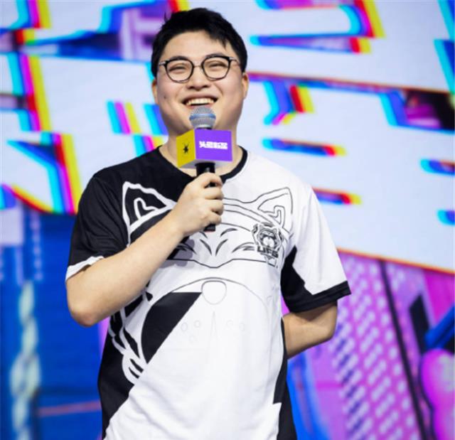 传奇4|乌兹：强队如TES、EDG、RNG都不要我，给足牌面却被RNG粉丝爆破？