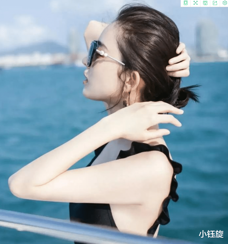 古力娜扎|古力娜扎穿泳衣在海边拍大片，皮肤白皙身材超好，网友：太美了！