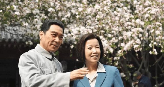 AKB48|从央视主持人，到饰演周恩来夫人，她的命运因4次意外而改变