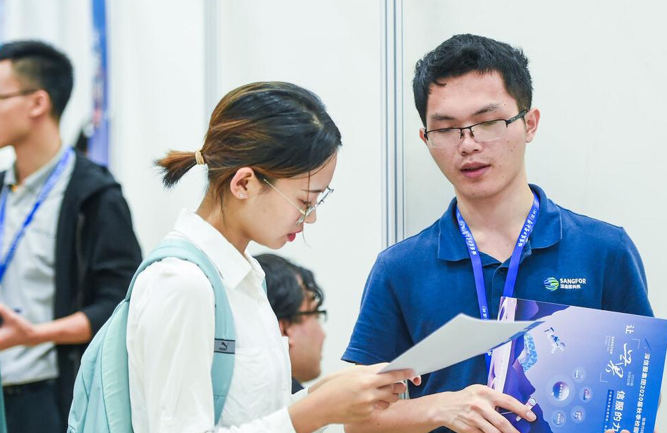 西装|大学毕业后找工作，校招和社招哪个更靠谱，辅导员一语道破玄机