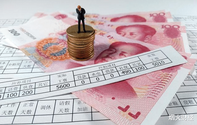 银行 存10万一年有5000元利息？银行员工：这样存多一份“工资”