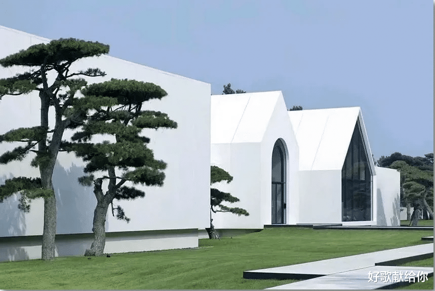 龚俊|华谊兄弟商业帝国的“坍塌”：风光时挥金如土，落难时人走茶凉