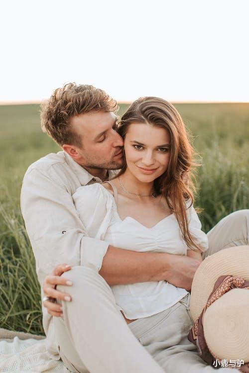 小鹿与驴 小儿媳: “嫂子，婆婆病了，你去照顾她”，大儿媳: 付5000工资就去