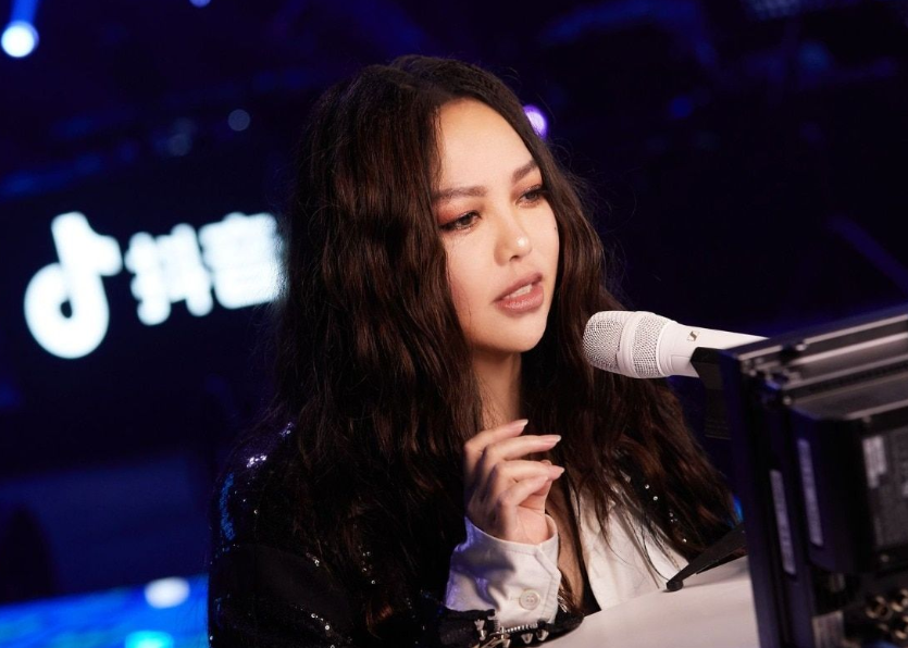 张惠妹|张惠妹直播惹争议？粉丝需要付费观看，网友指责学学刘德华吧