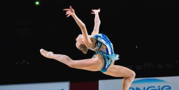 走光|女运动员紧身服争论多年，大马一州因过于“暴露”，取消女子体操